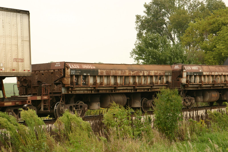 IAIS 9804 at Moscow, IA, on 1-Sep-2004