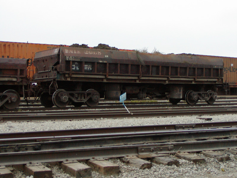 IAIS 9805 at Council Bluffs, IA, on 20-Oct-2004