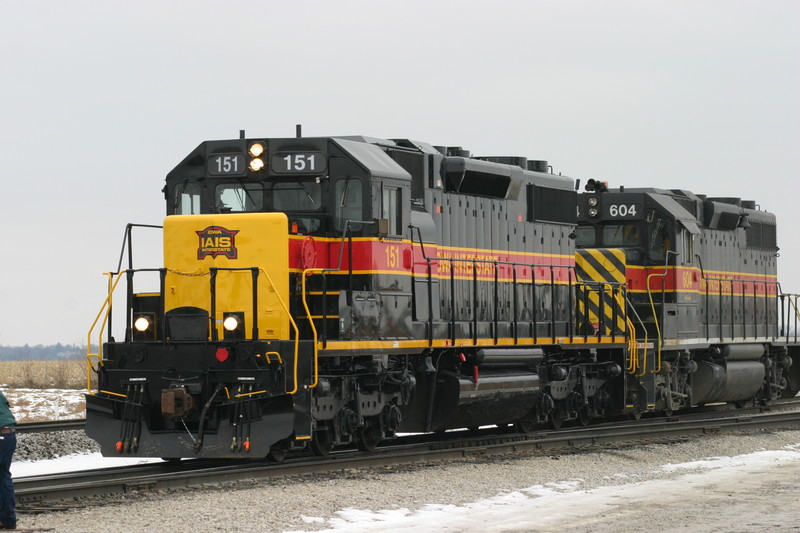 IAIS 151 and 604 at Newton, IA, on 30-Dec-2005