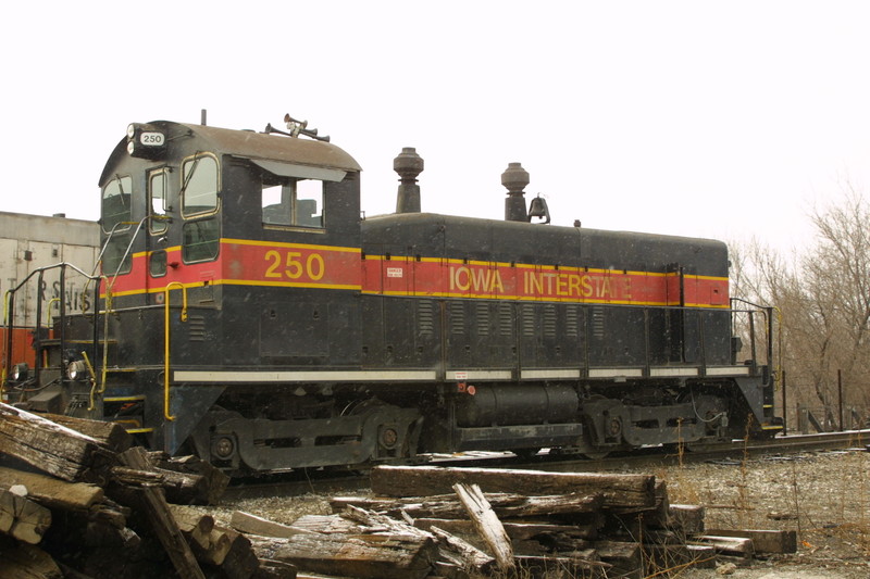 IAIS 250 at Davenport, IA on 26-Dec-2001