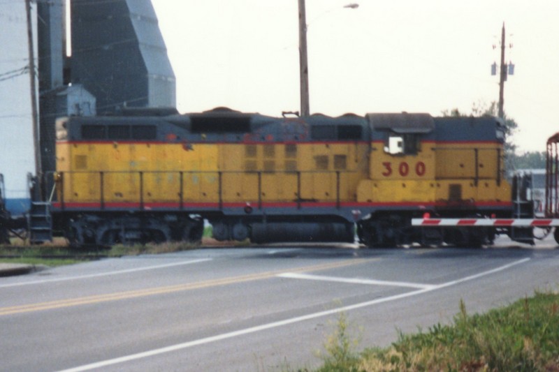 IAIS 300 at Altoona, IA on 01-Jun-1992