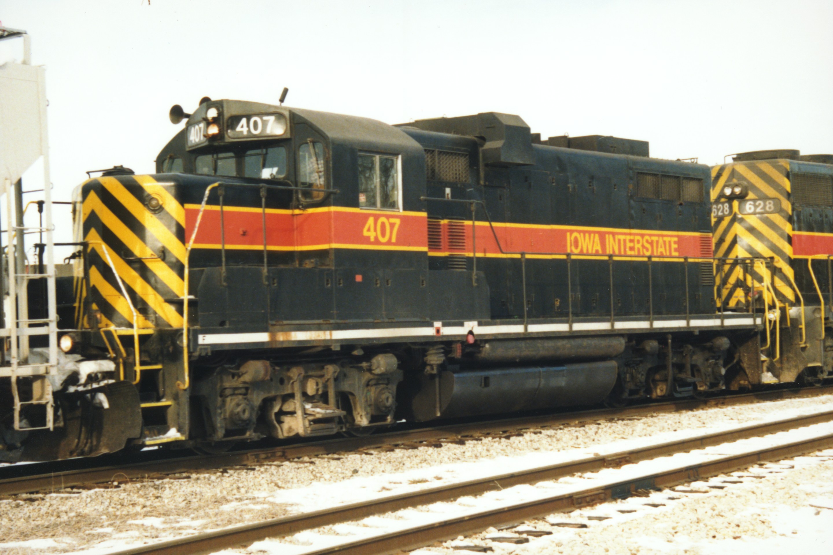 IAIS 407 at Altoona, IA on 27-Dec-1997