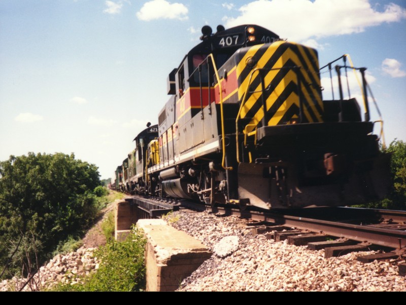 IAIS 407 at Altoona, IA on 01-Aug-1992