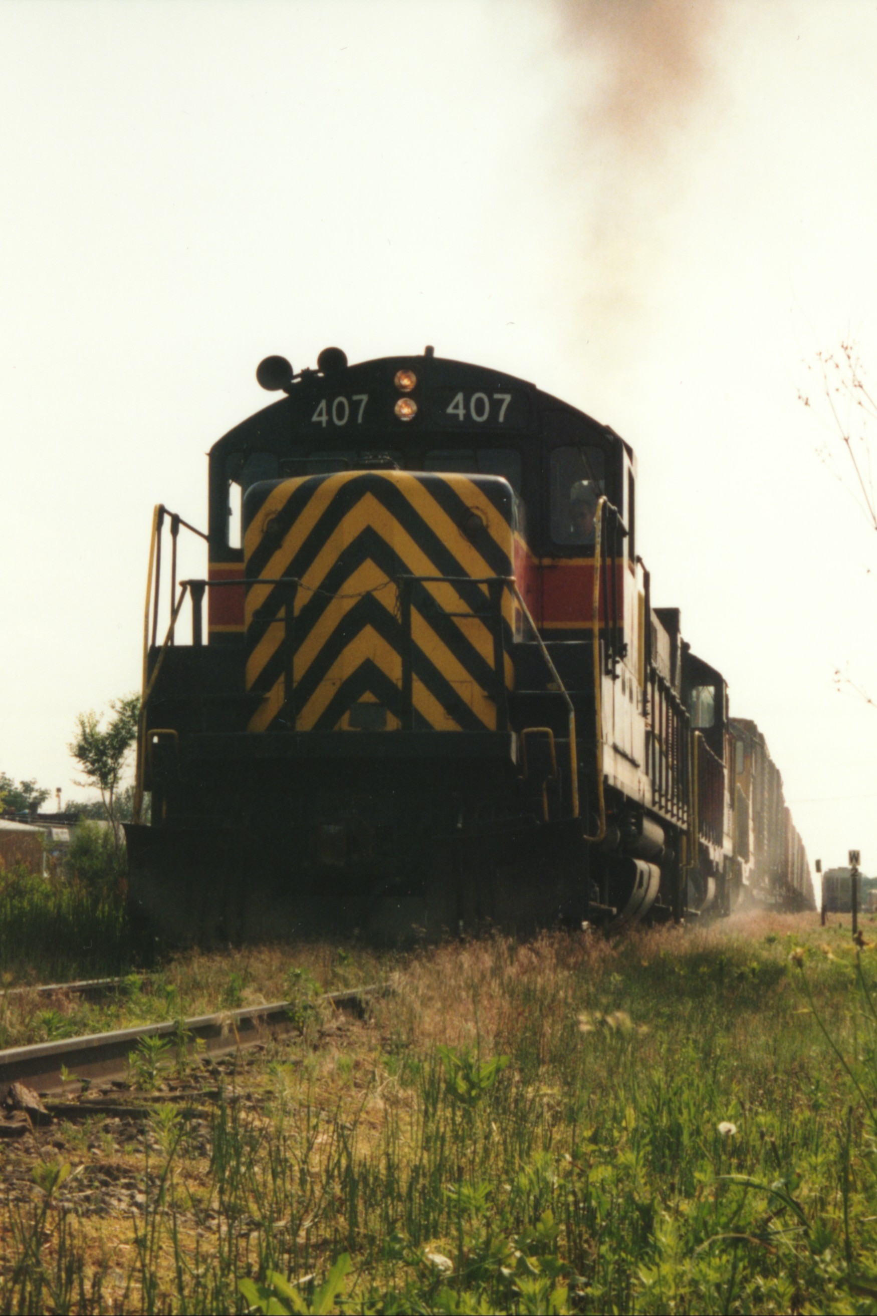 IAIS 407 at Altoona, IA on 06-Jun-1994