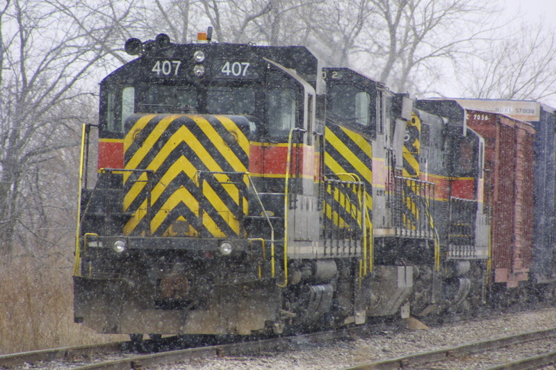 IAIS 407 at Walcott, IA on 23-Dec-2001