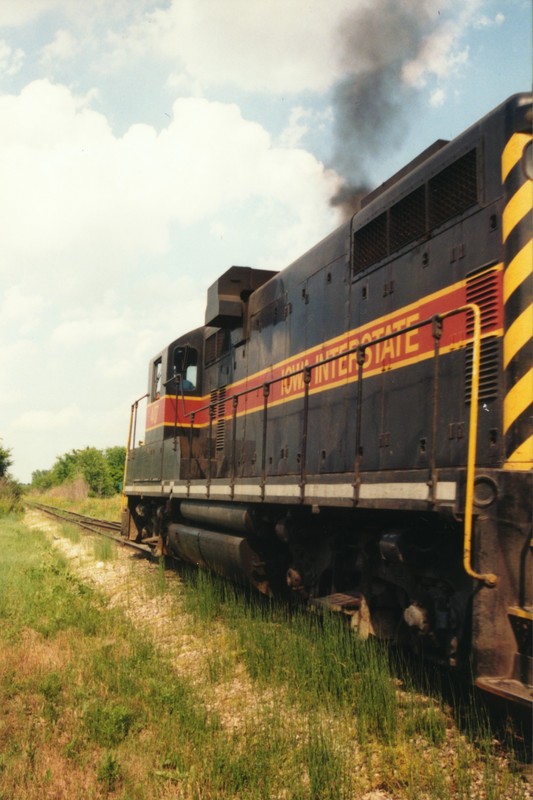 IAIS 407 at Altoona, IA on 06-Jun-1994