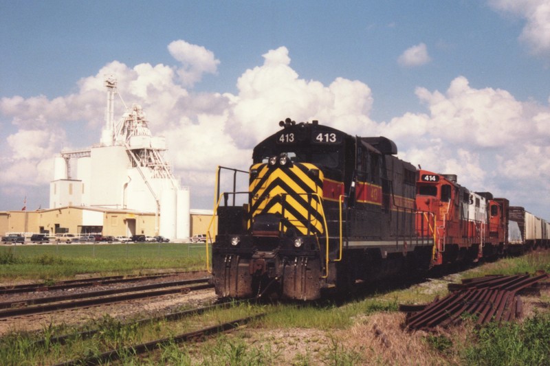 IAIS 413 at Altoona, IA on 25-Aug-1993