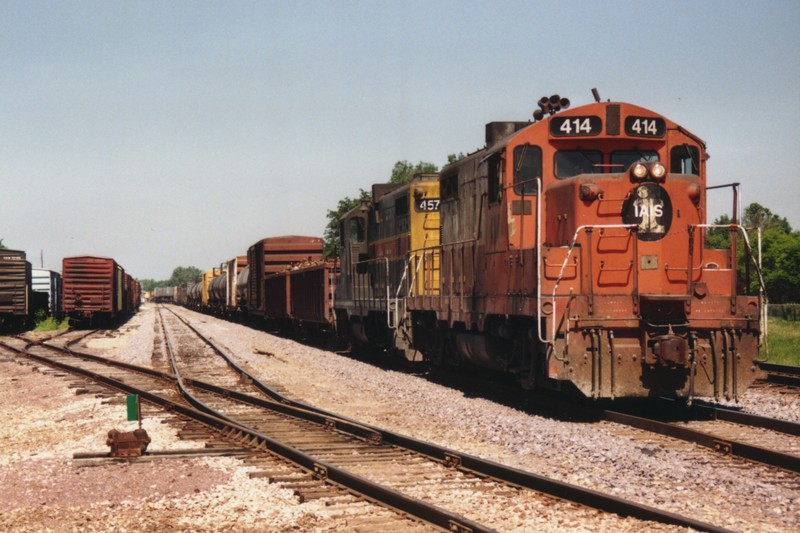 IAIS 414 at Short Line Yard, IA on 15-Jun-1993
