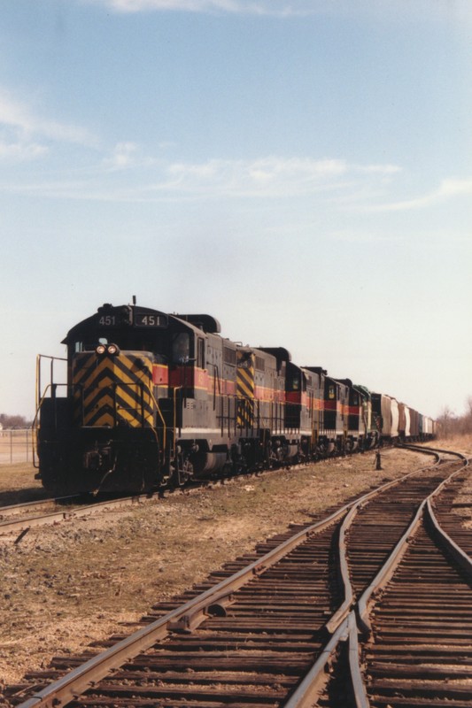 IAIS 451 at Altoona, IA on 25-Mar-1994