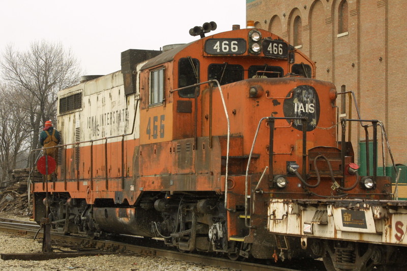 IAIS 466 in Davenport, IA, on 26-Dec-2001