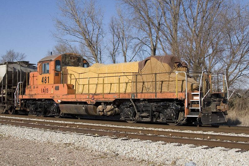 IAIS 481 Conductor side rear. West Liberty, IA. 5-Dec-2009.