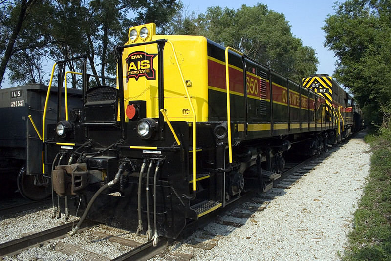 New IAIS slug set 650/601 at the IC&E interchange.  Davenport, IA.  17-Jun-2007.