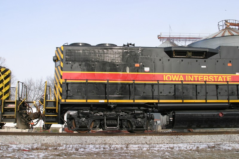 IAIS 704 at Atalissa, IA on 27-Dec-2004