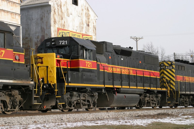 IAIS 721 at Atalissa, IA on 27-Dec-2004