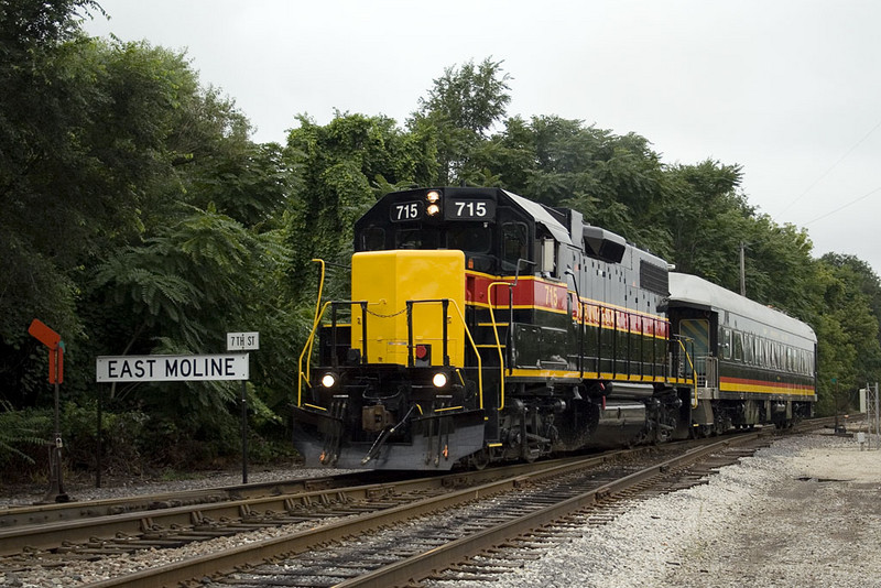 PICBI-20 re-enters IAIS trackage at 7th St East Moline, IL.  20-Aug-2007.