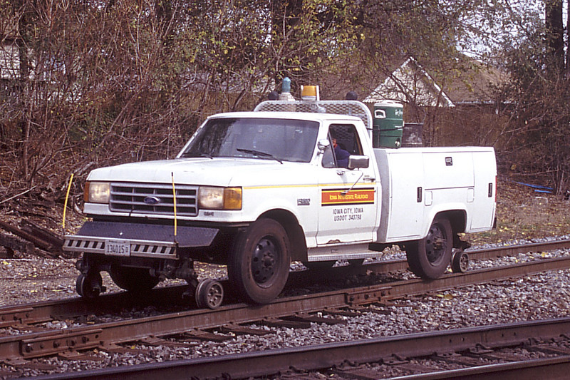 Ford F-250 hi-rail westbound at Colona, IL on 10/25/03.