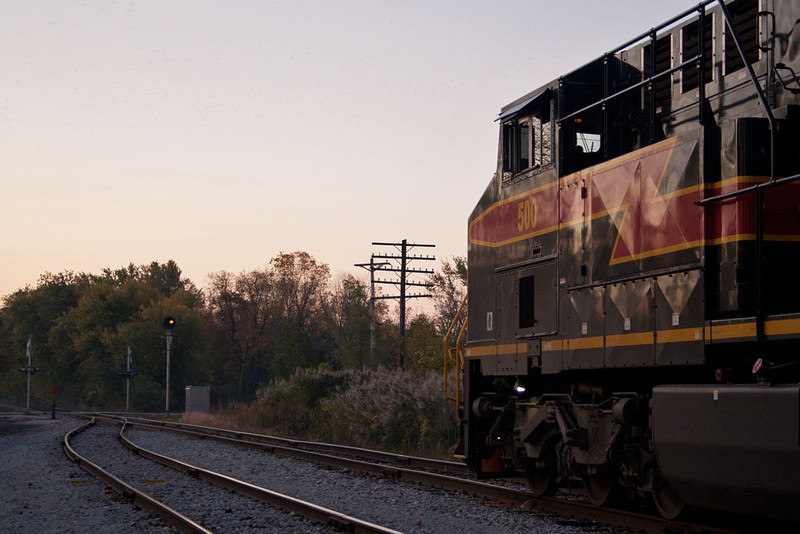 The ex-RI distant signal shines bright at Carbon Cliff.