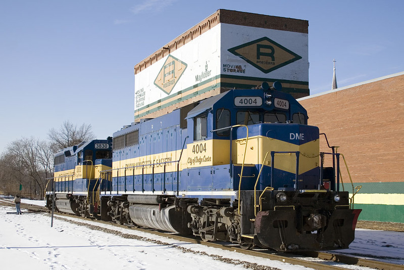 IC&E's West Davenport Switcher gets ready to take the Golden State Route back to home rails at Davenport, IA.  18-Dec-2007