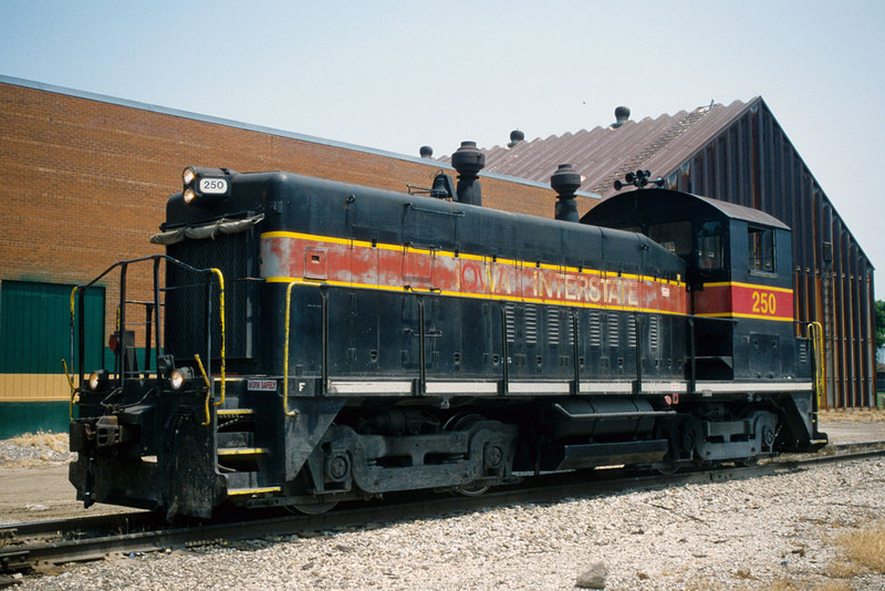 IAIS 250 prepares to run lite back to Rock Island via the Crescent Bridge. Davenport, IA.