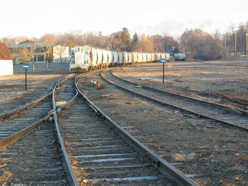 Lone Star crew is getting ready to depart La Salle with empties, Feb. 14, 2006.