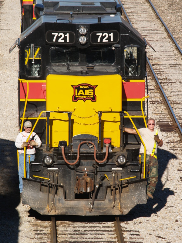 IAIS 721, Crew Working the Iowa City Yard, September 22, 2007