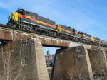West train on the Iowa River bridge.  Power consist is 628/468/625/403.  Dec. 18, 2006.