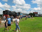 Crowd enjoys the Atlantic runaround move.