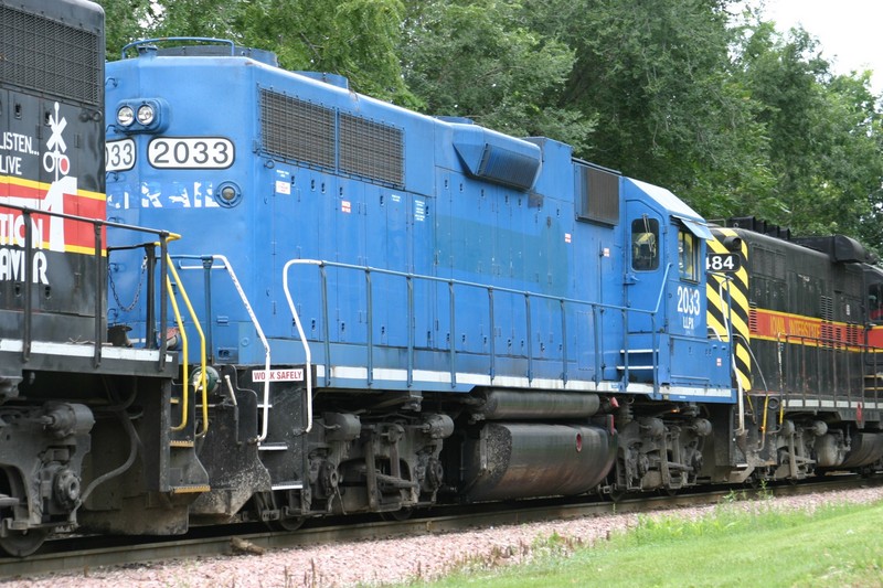 LLPX 2033 at Iowa City, IA on 07-Aug-2004