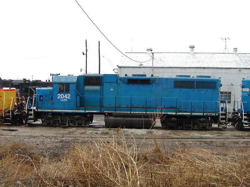 LLPX 2042 at Council Bluffs, IA on 30-Apr-2002