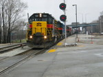 Eastbound arrives at Blue Island Vermont St.  March 28, 2007.