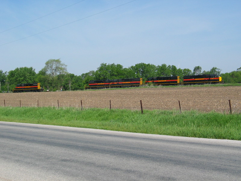 Swapping units around at the west end of N. Star siding, May 21, 2007.
