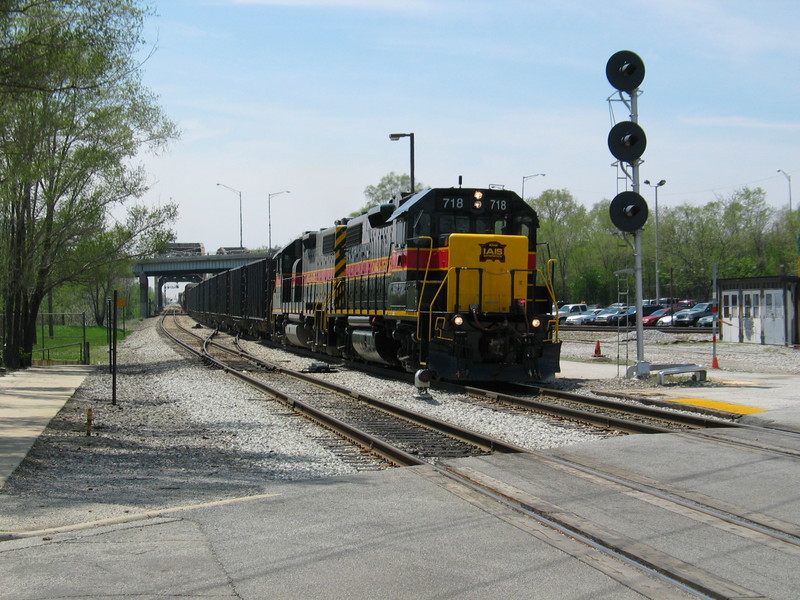Eastbound arrives at Blue Island, May 2, 2007.