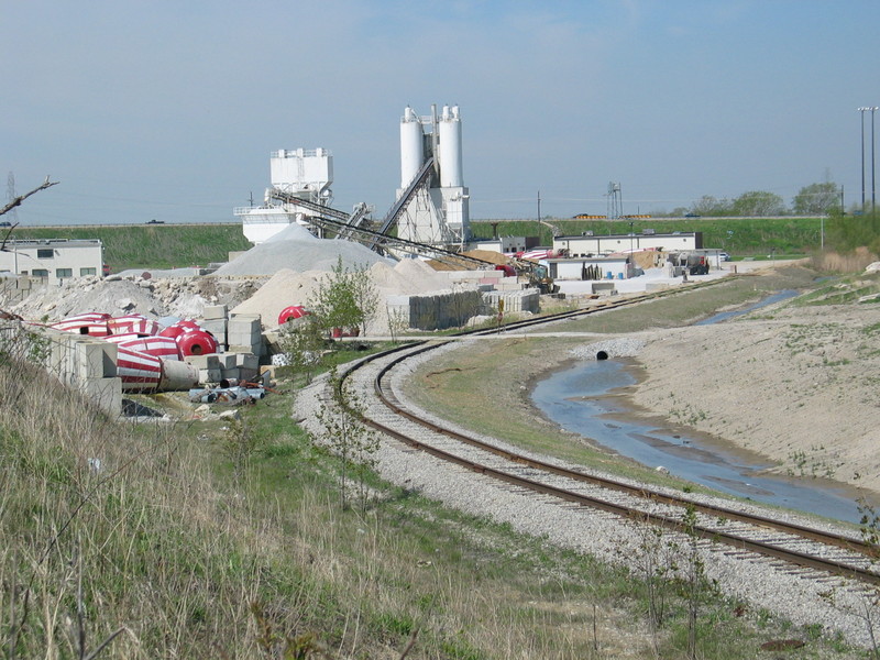 Ozinga's empty sand track at Mokena, off Metra's main line at mp27.