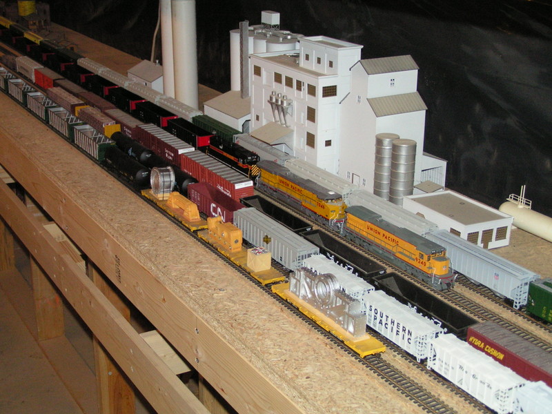 Units UP9240, UP7046, IAIS603 lead train CRMPL-8 at Cheyenne Yard on the Midland Central layout.