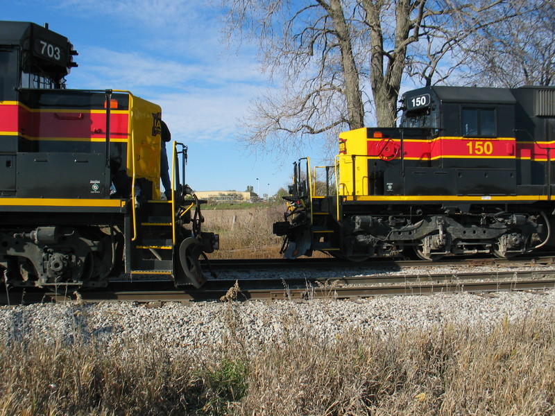 West train and RI turn meet at the N. Star crossover, Oct. 24, 2006.