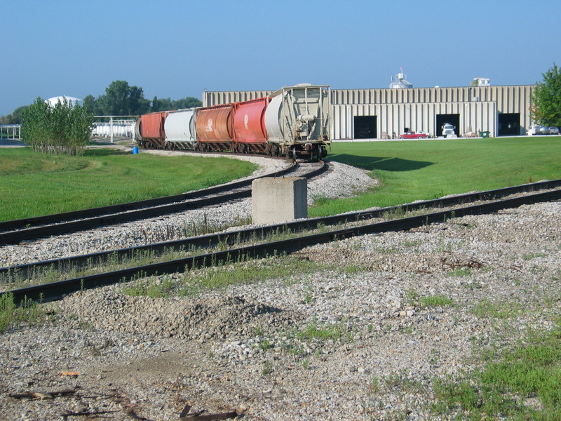 Potash hoppers spotted at Twin States Engineering, Durant, Aug. 22, 2006