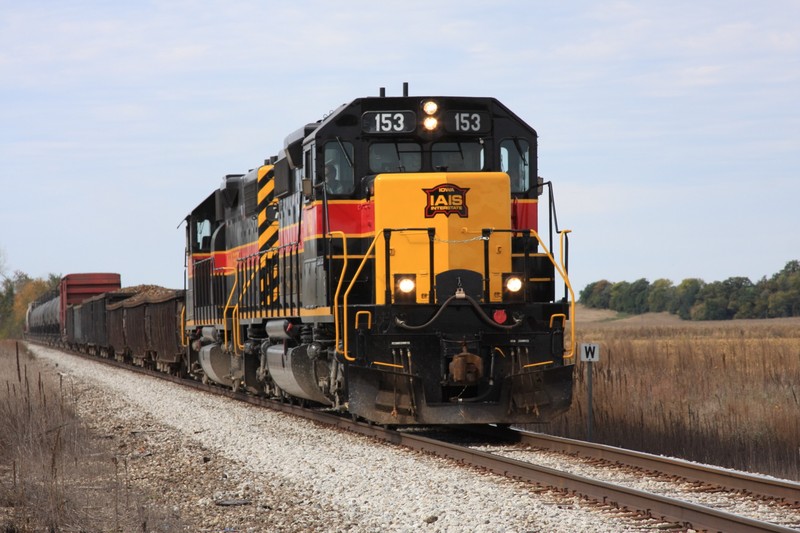 IAIS 153 and the east train continuing east near the Cedar River