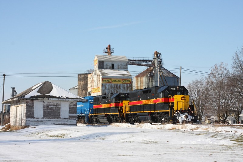 IAIS 718 eastbound at Atalissa, IA, with IAIS 702, GMTX 2672, and IAIS 706