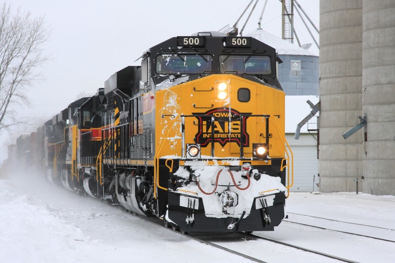 The east train at Walcott, IA, on Tuesday, 23-Dec-2008