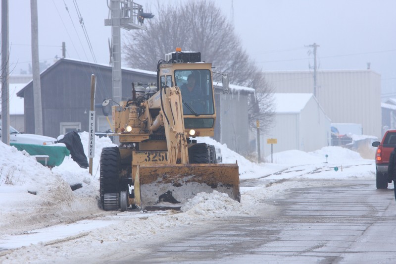 While running back and forth between the depot and the yard, I found this CRANDIC Pettybone out clearing snow.