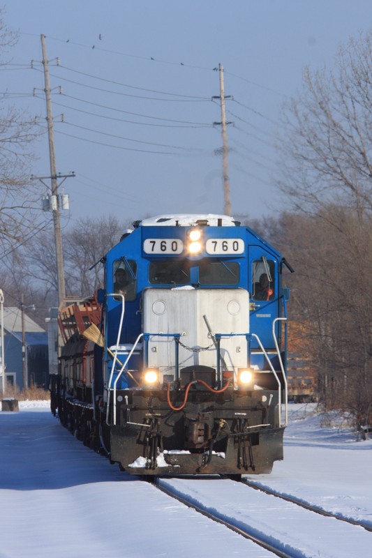 While waiting on 513 to finish up, my dad and I went to lunch and then found EMDX 760 out working the BNSF local.  Here he his headed for the industrial track at East Moline.