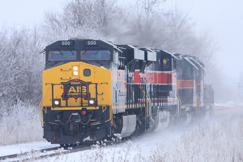 On my way back to Colorado on Wednesday morning, I met this eastbound just out of Atalissa, kicking up a mightly cloud of fine snow.