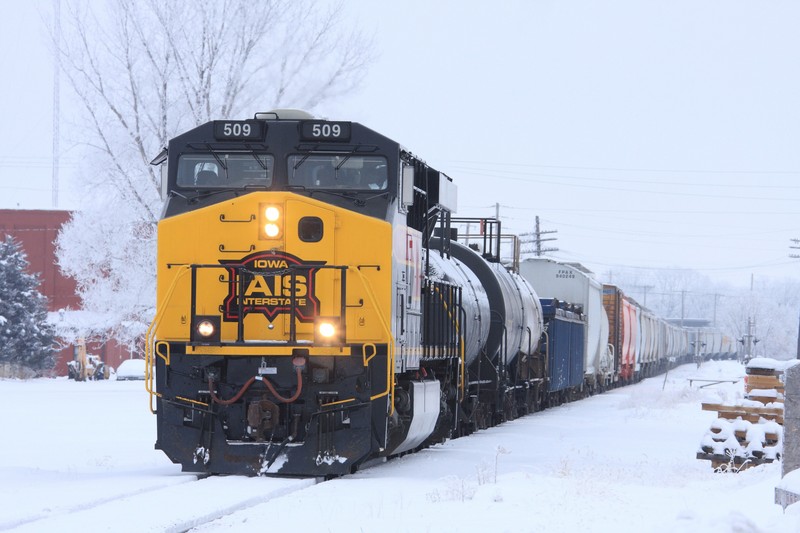 Finally, a real day of railfanning on Monday, 27 Dec 2010.  After some wait, 509 leaves the Silvis yard as the single leader on BICB-26.