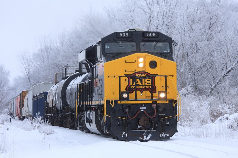 Coming down the BNSF Industrial Track between Silvis and Rock Island.