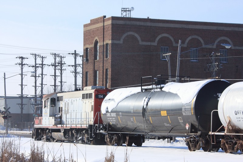 114 pulling up about as far as he can go without permission on the industrial track.  The DS is holding the track open for 513 for now.