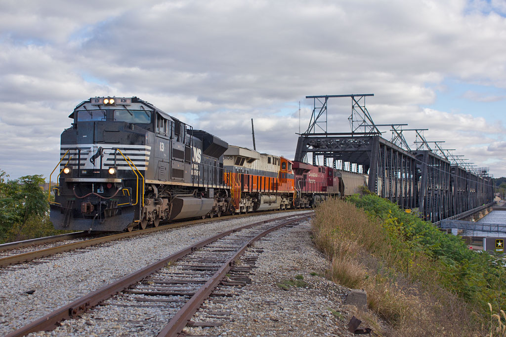 NS 8105 (Interstate)  NSPEDM at Davenport, IA  October 9, 2015