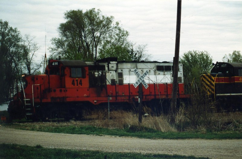 The power was parked by the east crossing in Moscow, mp211.  Consist was 414/407/466/473.