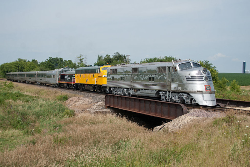 The NZ slows to head into the siding at Kittredge, IL.
