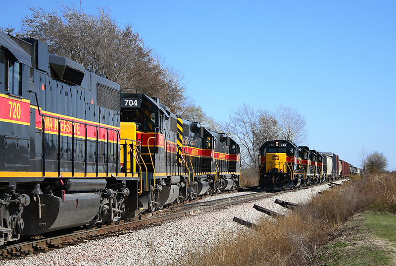 700 East-CBBI meets 714 West-RIIC at Walcott, Iowa October 28th, 2006.