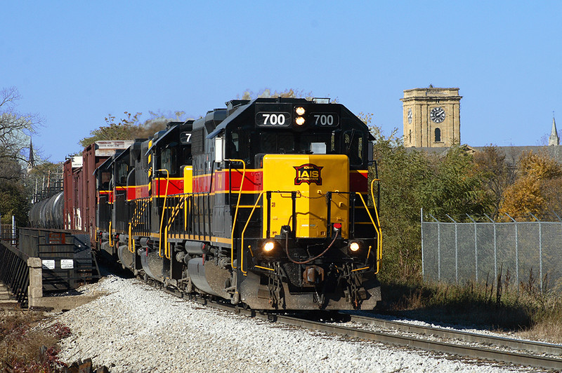 700 East with CBBI arrives at Rock island Yard October 28th, 2006.